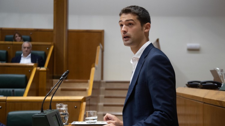 Joseba Díez Antxustegi defiende la autonomía de los medios de comunicación y reclama un compromiso con la verdad para luchar contra los bulos 