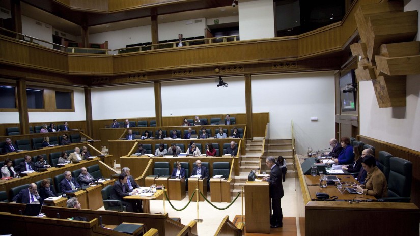 EAJ-PNV y PSE-EE promueven en el Parlamento el impulso de las políticas públicas de Memoria Histórica