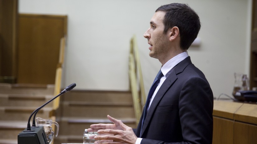 EAJ-PNV denuncia la hipocresía de EH Bildu, que critica los acuerdos ajenos con “el PP de la corrupción y el 155” pero no duda en repartirse sillones con los populares