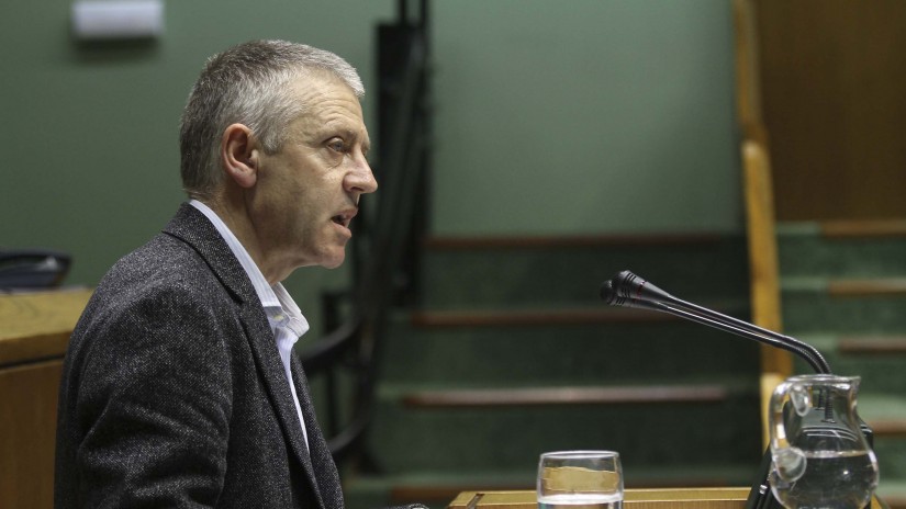 El Parlamento insta al Gobierno a hacer uso de sus competencias para aumentar los ingresos por vía fiscal