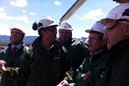 Norberto Aldaiturriaga, Javier Carro y Peio Iparragirre atieneden a las explicaciones en la central
