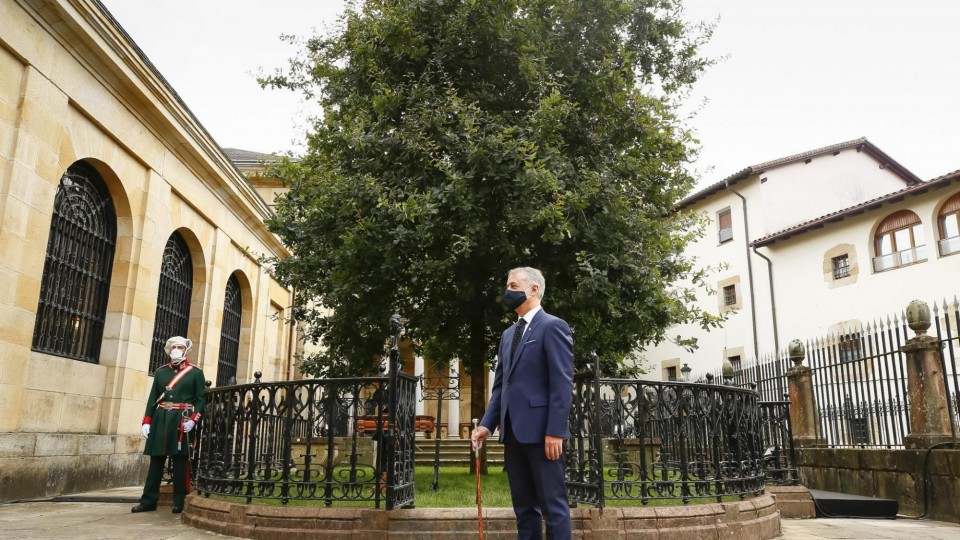 Lehendakari Iñigo Urkullu jura su cargo ante el árbol de Gernika - 2020