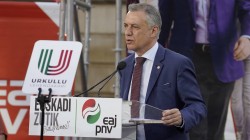 Urkullu recuerda en Gasteiz que vascas y vascos deben decidir el domingo